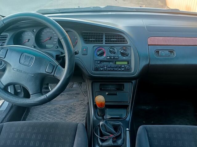 Серый Хонда Аккорд, объемом двигателя 1.9 л и пробегом 350 тыс. км за 2700 $, фото 8 на Automoto.ua