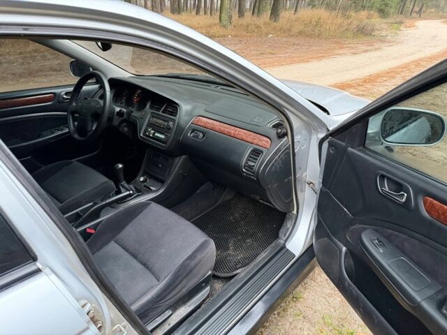 Серый Хонда Аккорд, объемом двигателя 1.9 л и пробегом 235 тыс. км за 2800 $, фото 7 на Automoto.ua