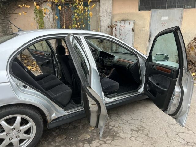 Серый Хонда Аккорд, объемом двигателя 2.3 л и пробегом 276 тыс. км за 2000 $, фото 7 на Automoto.ua