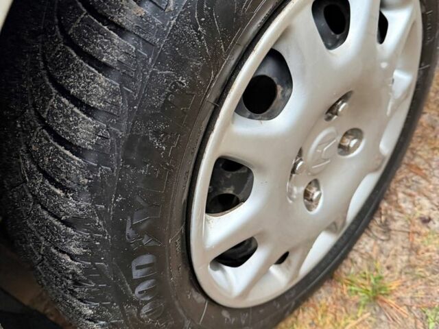 Серый Хонда Аккорд, объемом двигателя 1.9 л и пробегом 235 тыс. км за 2800 $, фото 10 на Automoto.ua