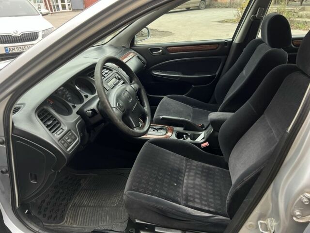 Серый Хонда Аккорд, объемом двигателя 2.3 л и пробегом 276 тыс. км за 2000 $, фото 5 на Automoto.ua