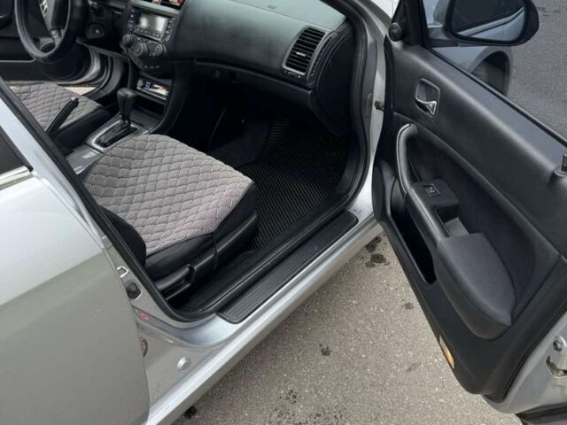 Серый Хонда Аккорд, объемом двигателя 2 л и пробегом 255 тыс. км за 6500 $, фото 5 на Automoto.ua