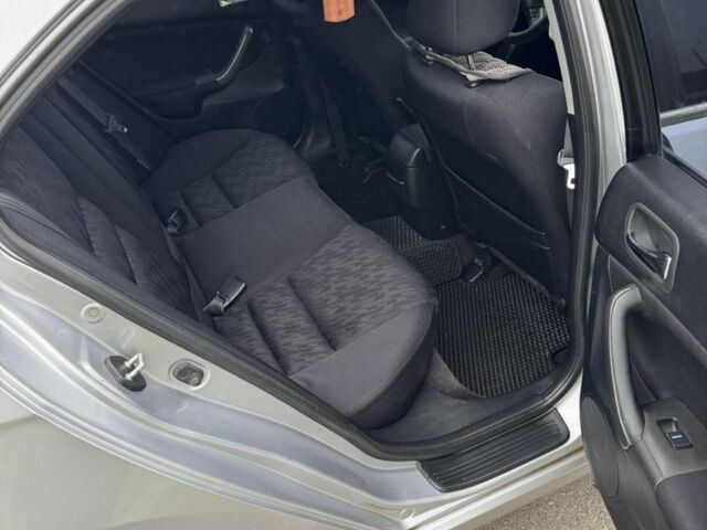 Серый Хонда Аккорд, объемом двигателя 2 л и пробегом 255 тыс. км за 6500 $, фото 3 на Automoto.ua