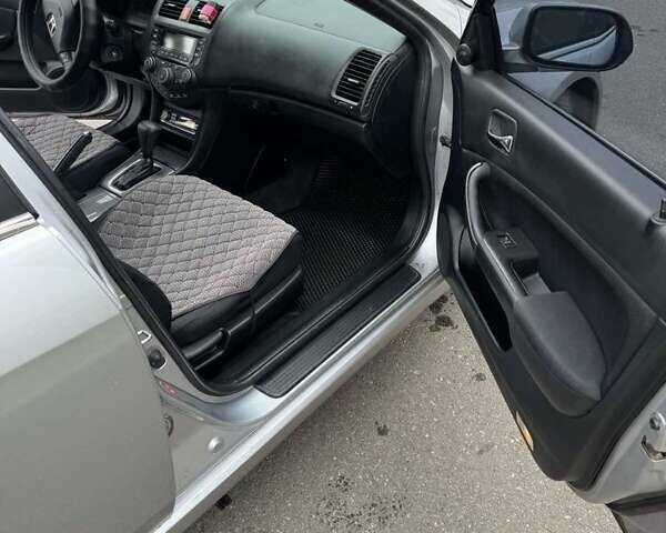 Серый Хонда Аккорд, объемом двигателя 2 л и пробегом 255 тыс. км за 6500 $, фото 4 на Automoto.ua