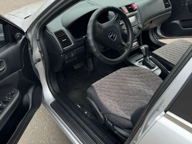 Серый Хонда Аккорд, объемом двигателя 2 л и пробегом 255 тыс. км за 6500 $, фото 2 на Automoto.ua