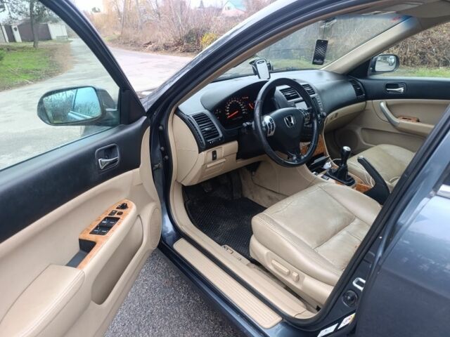 Серый Хонда Аккорд, объемом двигателя 2.2 л и пробегом 287 тыс. км за 2500 $, фото 7 на Automoto.ua