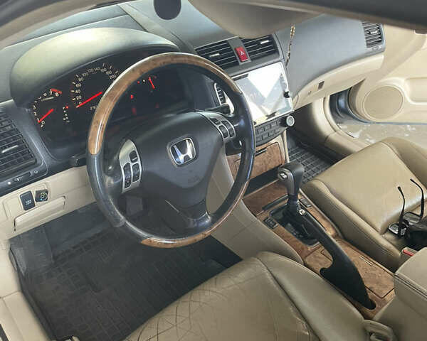 Серый Хонда Аккорд, объемом двигателя 2.4 л и пробегом 277 тыс. км за 5300 $, фото 6 на Automoto.ua
