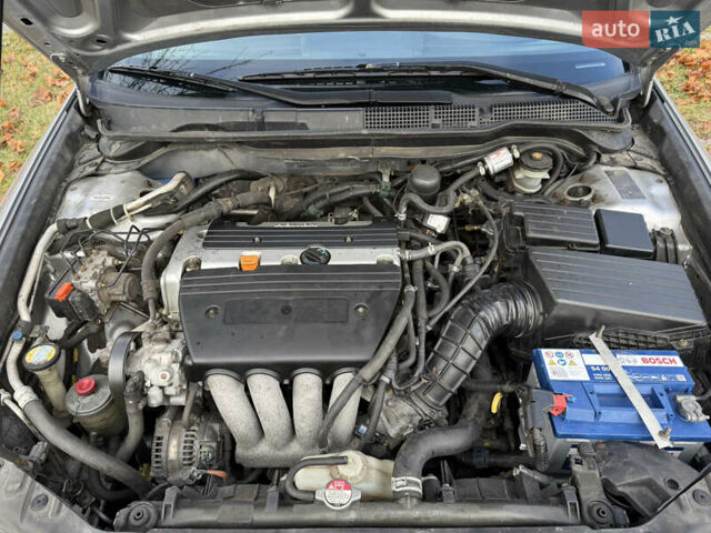 Серый Хонда Аккорд, объемом двигателя 2 л и пробегом 237 тыс. км за 4200 $, фото 13 на Automoto.ua