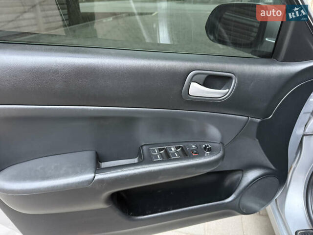 Серый Хонда Аккорд, объемом двигателя 2 л и пробегом 370 тыс. км за 4799 $, фото 11 на Automoto.ua