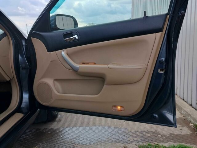 Серый Хонда Аккорд, объемом двигателя 2 л и пробегом 261 тыс. км за 6500 $, фото 9 на Automoto.ua