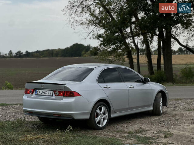 Серый Хонда Аккорд, объемом двигателя 2.2 л и пробегом 207 тыс. км за 6899 $, фото 5 на Automoto.ua