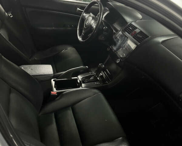 Сірий Хонда Аккорд, об'ємом двигуна 2 л та пробігом 300 тис. км за 5500 $, фото 5 на Automoto.ua