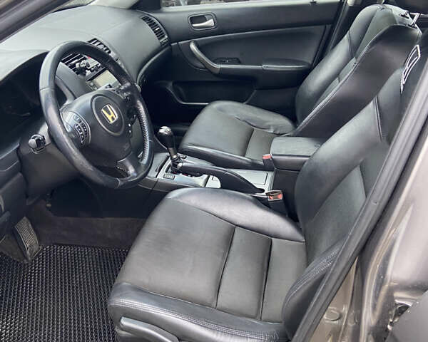 Серый Хонда Аккорд, объемом двигателя 2 л и пробегом 218 тыс. км за 7100 $, фото 7 на Automoto.ua