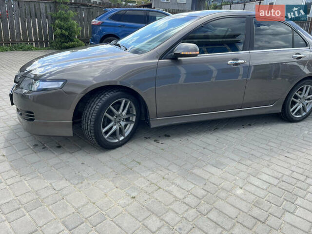Серый Хонда Аккорд, объемом двигателя 2.4 л и пробегом 270 тыс. км за 8600 $, фото 1 на Automoto.ua