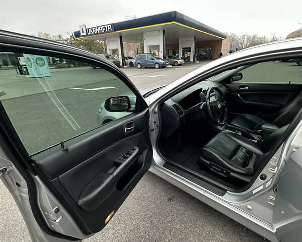 Серый Хонда Аккорд, объемом двигателя 2 л и пробегом 205 тыс. км за 8000 $, фото 16 на Automoto.ua