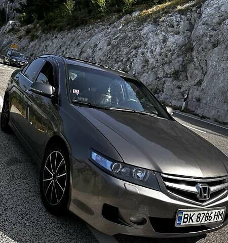 Хонда Аккорд 2007 в Сарнах на Automoto.ua Серый Хонда Аккорд, объемом двигателя 2 л и пробегом 230 тыс. км за 6500 $, фото 1 на Automoto.ua
