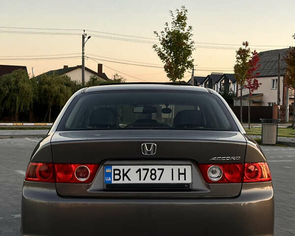 Сірий Хонда Аккорд, об'ємом двигуна 2 л та пробігом 258 тис. км за 7400 $, фото 3 на Automoto.ua