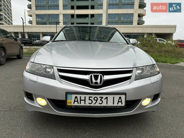 Серый Хонда Аккорд, объемом двигателя 2 л и пробегом 205 тыс. км за 8000 $, фото 6 на Automoto.ua