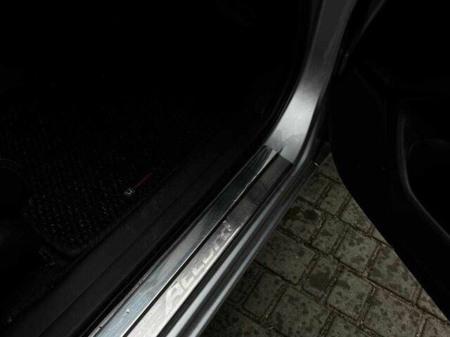 Серый Хонда Аккорд, объемом двигателя 2.4 л и пробегом 260 тыс. км за 6000 $, фото 9 на Automoto.ua