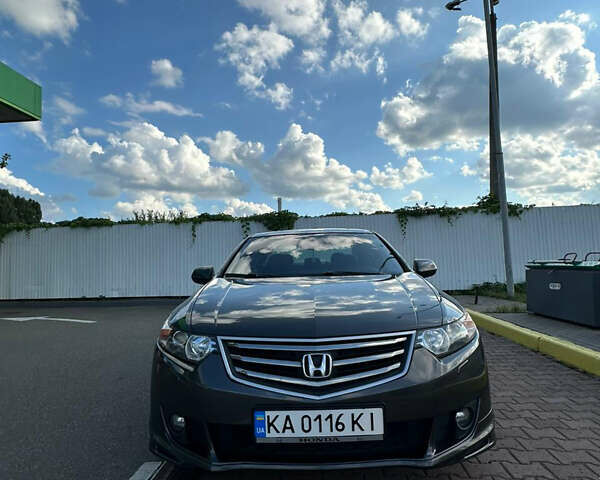 Серый Хонда Аккорд, объемом двигателя 2.35 л и пробегом 245 тыс. км за 9999 $, фото 1 на Automoto.ua