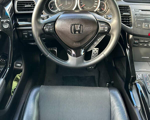 Серый Хонда Аккорд, объемом двигателя 2.35 л и пробегом 245 тыс. км за 9999 $, фото 14 на Automoto.ua