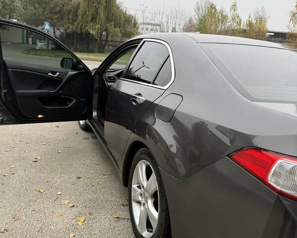 Серый Хонда Аккорд, объемом двигателя 2.4 л и пробегом 291 тыс. км за 9100 $, фото 5 на Automoto.ua