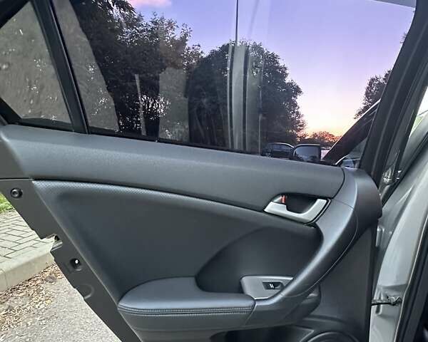 Серый Хонда Аккорд, объемом двигателя 2.4 л и пробегом 160 тыс. км за 10000 $, фото 10 на Automoto.ua