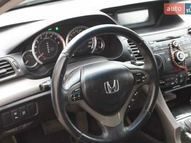 Серый Хонда Аккорд, объемом двигателя 2.35 л и пробегом 213 тыс. км за 8900 $, фото 15 на Automoto.ua