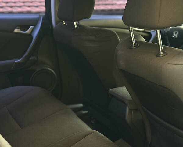 Серый Хонда Аккорд, объемом двигателя 2 л и пробегом 195 тыс. км за 7500 $, фото 5 на Automoto.ua