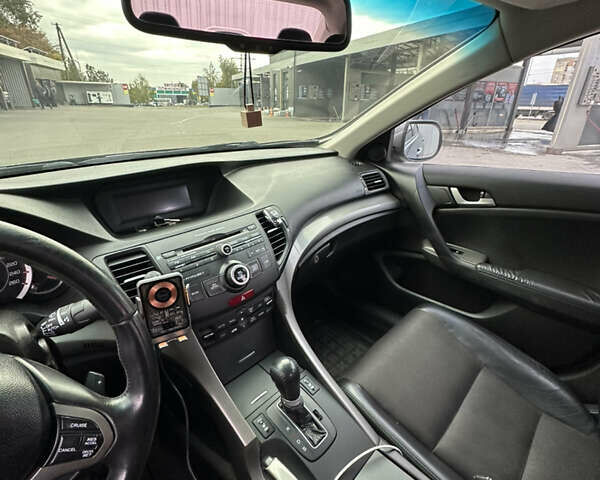Серый Хонда Аккорд, объемом двигателя 2.35 л и пробегом 177 тыс. км за 8500 $, фото 7 на Automoto.ua
