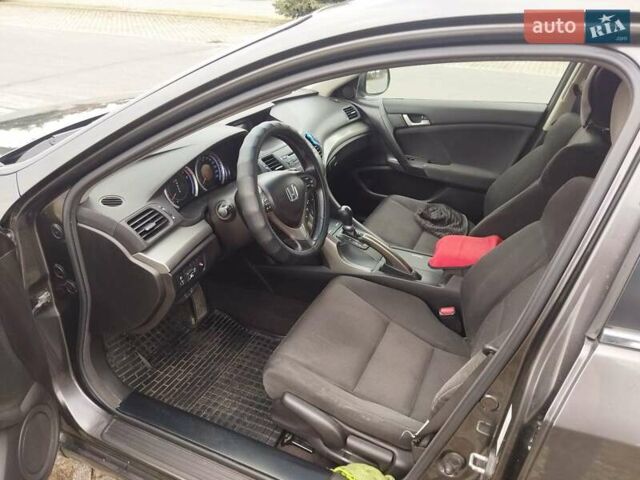 Серый Хонда Аккорд, объемом двигателя 2 л и пробегом 190 тыс. км за 10200 $, фото 9 на Automoto.ua