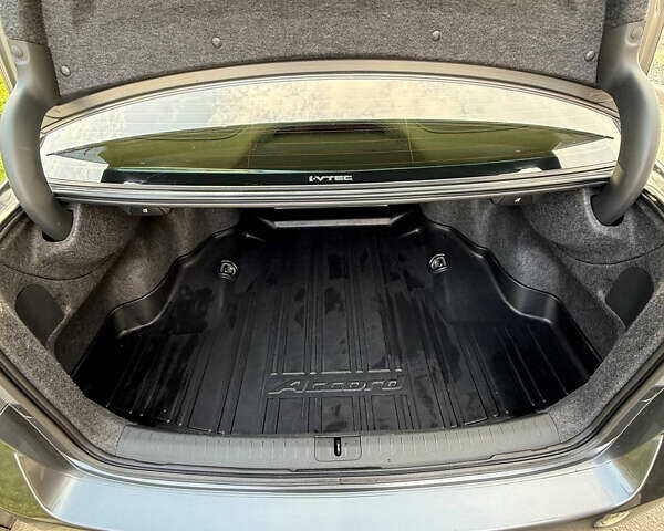 Серый Хонда Аккорд, объемом двигателя 2.35 л и пробегом 157 тыс. км за 10900 $, фото 4 на Automoto.ua