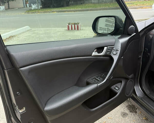 Серый Хонда Аккорд, объемом двигателя 2.4 л и пробегом 291 тыс. км за 9100 $, фото 17 на Automoto.ua