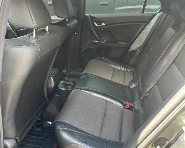 Серый Хонда Аккорд, объемом двигателя 2.35 л и пробегом 213 тыс. км за 10600 $, фото 5 на Automoto.ua