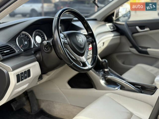 Серый Хонда Аккорд, объемом двигателя 2 л и пробегом 200 тыс. км за 8699 $, фото 7 на Automoto.ua