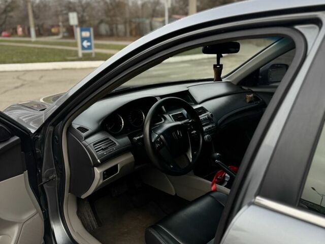 Серый Хонда Аккорд, объемом двигателя 2.4 л и пробегом 208 тыс. км за 8500 $, фото 8 на Automoto.ua