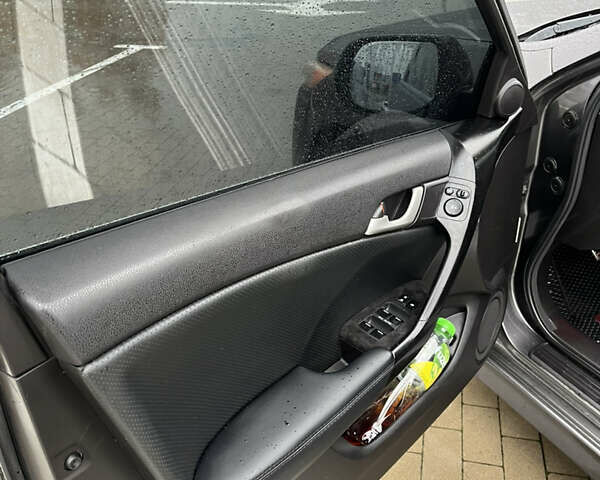 Серый Хонда Аккорд, объемом двигателя 2.4 л и пробегом 295 тыс. км за 7000 $, фото 7 на Automoto.ua