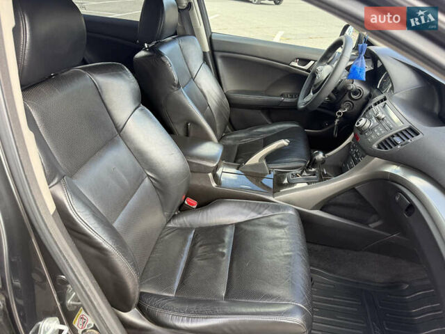 Серый Хонда Аккорд, объемом двигателя 2.35 л и пробегом 212 тыс. км за 9700 $, фото 7 на Automoto.ua