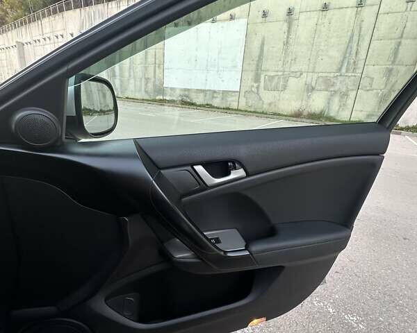 Серый Хонда Аккорд, объемом двигателя 2.4 л и пробегом 160 тыс. км за 10000 $, фото 15 на Automoto.ua