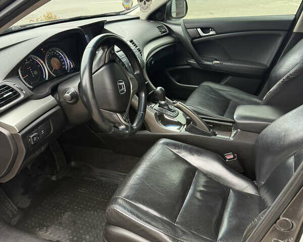 Серый Хонда Аккорд, объемом двигателя 2.4 л и пробегом 291 тыс. км за 9100 $, фото 16 на Automoto.ua