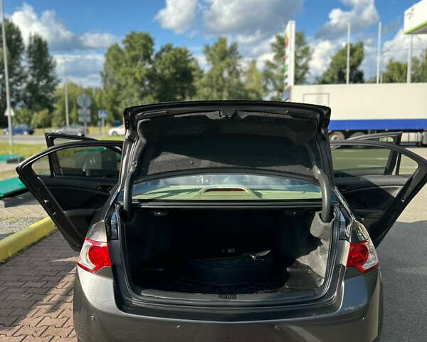 Серый Хонда Аккорд, объемом двигателя 2.35 л и пробегом 245 тыс. км за 9999 $, фото 7 на Automoto.ua