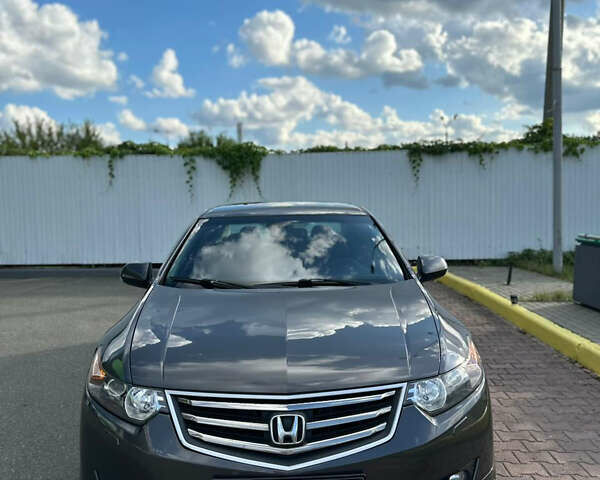 Серый Хонда Аккорд, объемом двигателя 2.35 л и пробегом 245 тыс. км за 9999 $, фото 4 на Automoto.ua