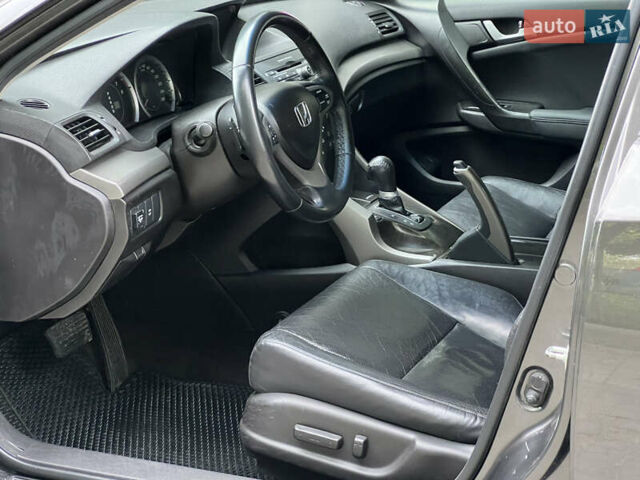 Серый Хонда Аккорд, объемом двигателя 2.4 л и пробегом 248 тыс. км за 8900 $, фото 23 на Automoto.ua