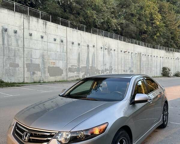 Серый Хонда Аккорд, объемом двигателя 2.4 л и пробегом 160 тыс. км за 10000 $, фото 1 на Automoto.ua