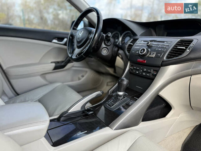 Серый Хонда Аккорд, объемом двигателя 2 л и пробегом 200 тыс. км за 8699 $, фото 13 на Automoto.ua