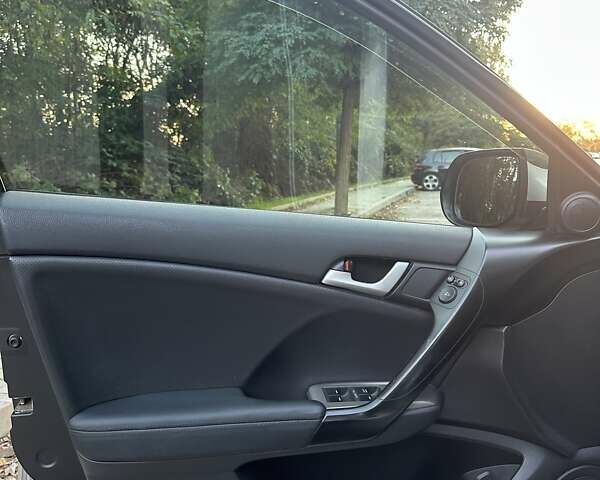 Серый Хонда Аккорд, объемом двигателя 2.4 л и пробегом 160 тыс. км за 10000 $, фото 8 на Automoto.ua