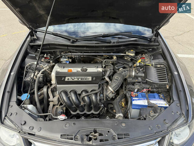 Серый Хонда Аккорд, объемом двигателя 2.35 л и пробегом 212 тыс. км за 9700 $, фото 20 на Automoto.ua