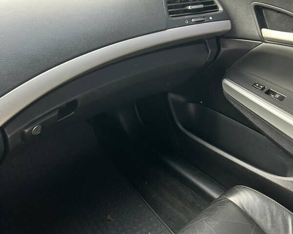 Серый Хонда Аккорд, объемом двигателя 3.5 л и пробегом 140 тыс. км за 8200 $, фото 4 на Automoto.ua