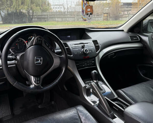 Серый Хонда Аккорд, объемом двигателя 2.4 л и пробегом 291 тыс. км за 9100 $, фото 13 на Automoto.ua