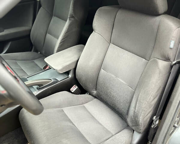 Серый Хонда Аккорд, объемом двигателя 2.2 л и пробегом 300 тыс. км за 8450 $, фото 21 на Automoto.ua